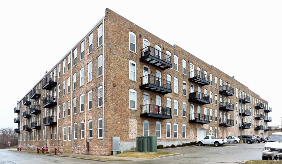 Building Photo - Riverbend Lofts