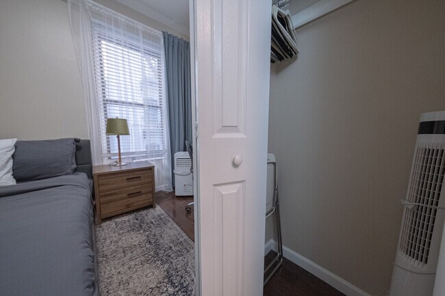 Building Photo - 5 W 101st St