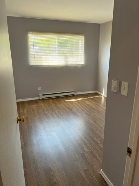 Building Photo - 850 E Old Willow Rd