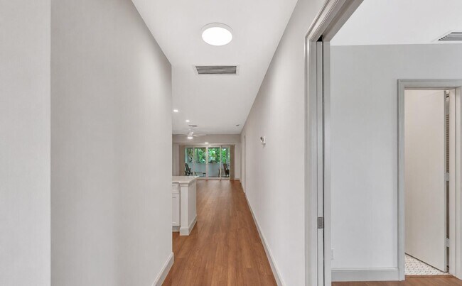 Building Photo - 1140 Mahogany Way