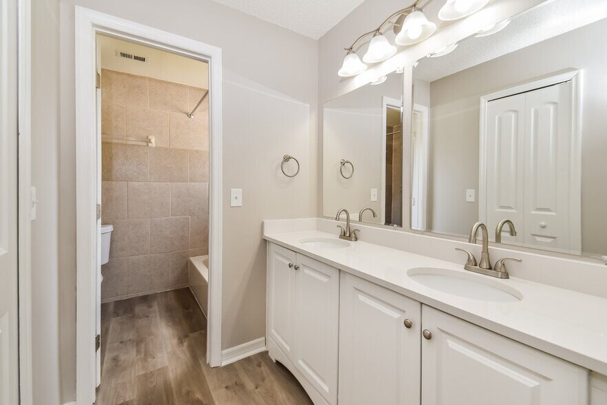 Building Photo - 2064 Ambergris Dr