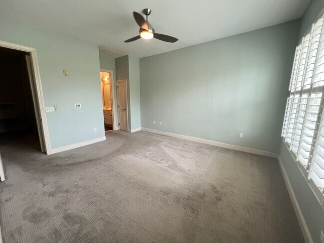 Building Photo - 1 Bedroom 1.5 Bath Condo on Daniel Island ...