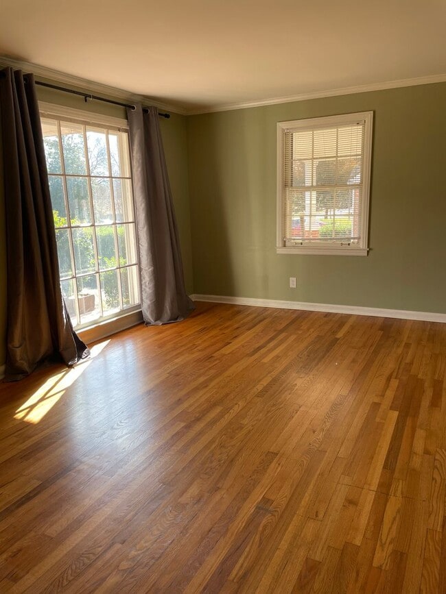 Building Photo - Adorable Donelson Home!
