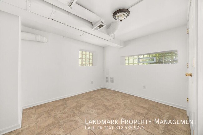 Building Photo - 4144 N Mozart-Garden unit