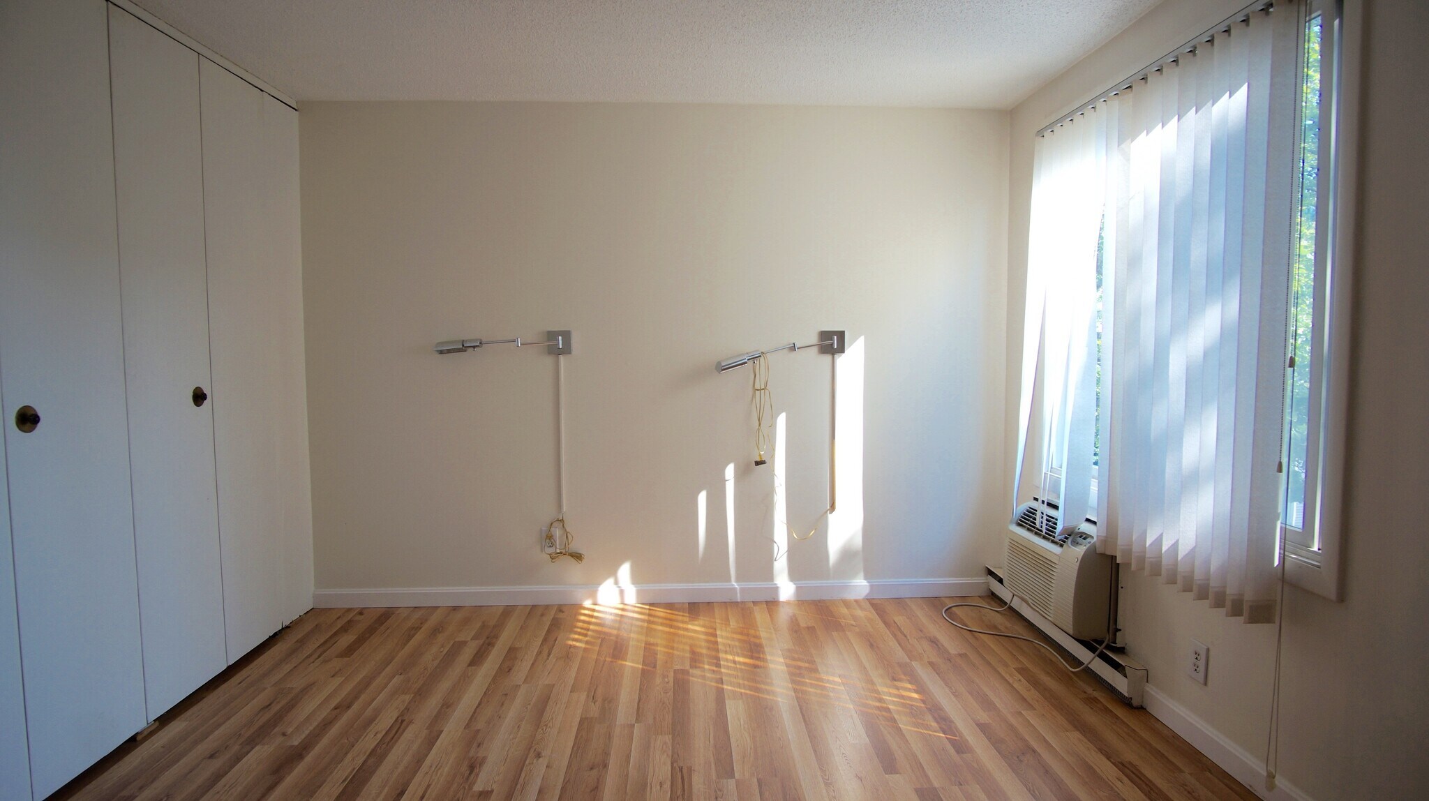 Building Photo - 274 S Main St