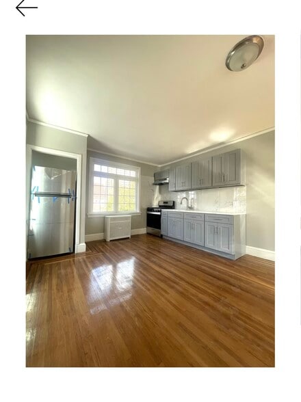 Building Photo - 3338 Bainbridge Ave