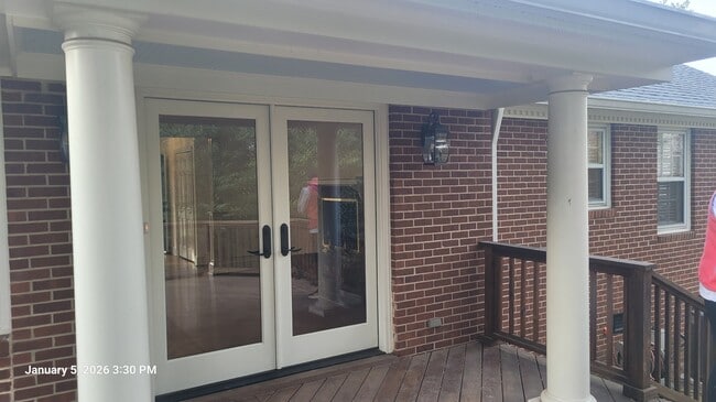 Building Photo - 2922 Hostetler St