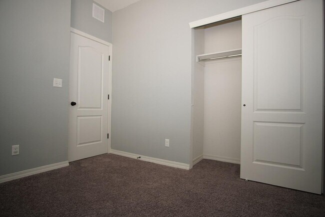 Building Photo - 14221 Peyton Edwards Ave