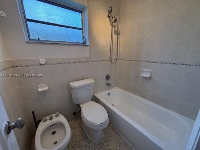 Building Photo - 3652 SW 22nd Terrace