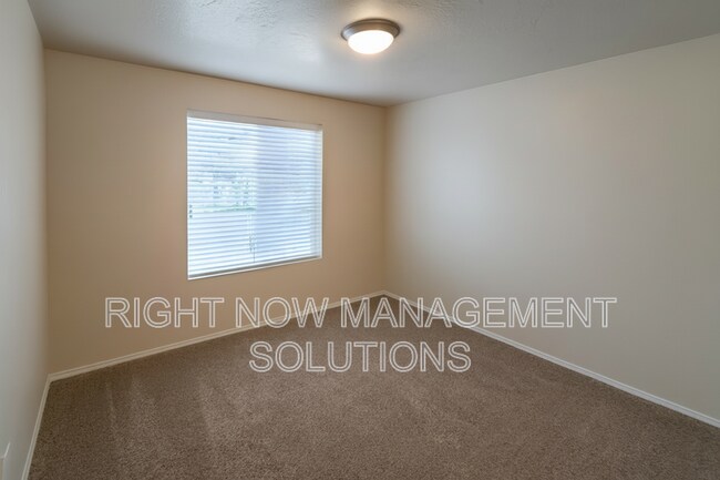 Building Photo - 25 S Shumway Ave