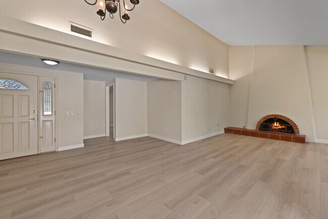 Building Photo - 1954 Vista Caudal