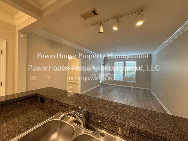 Building Photo - 1850 Cotillion Dr