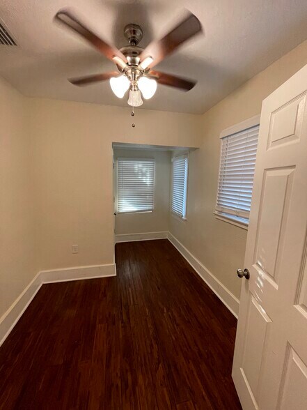 Building Photo - 1032 Granville Ct N