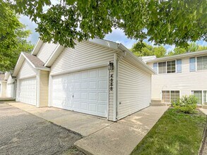 Building Photo - 3 bedroom, 2 bath Townhome located in South Fargo!