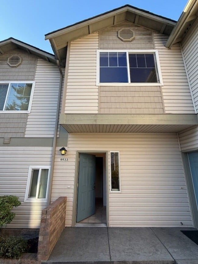 Building Photo - CHARMING 2 BED, 2 BATH KIRKLAND TOWNHOME W...