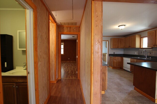 Building Photo - Coming Soon! 3 Bedroom 2 Bath in Bullard! Large Shop!