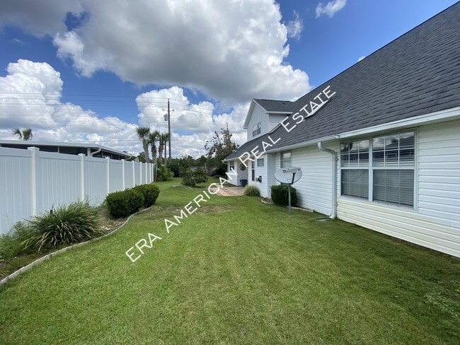 Building Photo - Deeded access to the Santa Rosa Sound