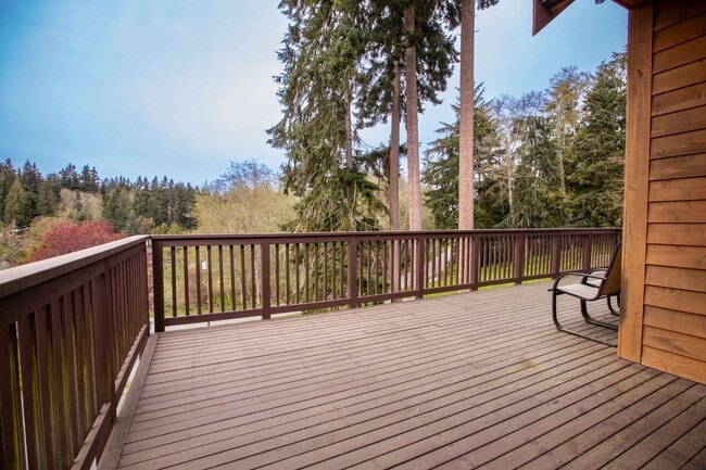 Building Photo - Lovely Home and Property Located on Honeymoon Lake!