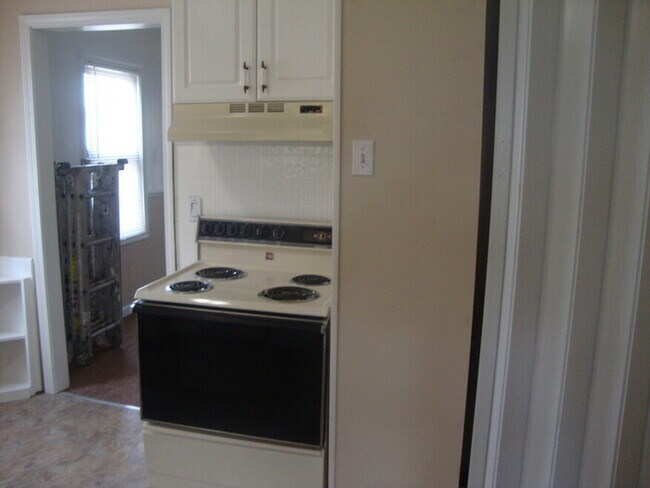 Building Photo - 27107 Seyburn Ave