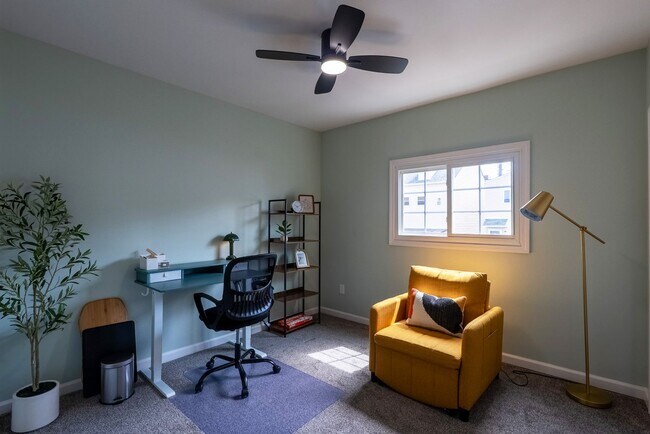 Building Photo - 335 Taylor-Mid-Term Rental
