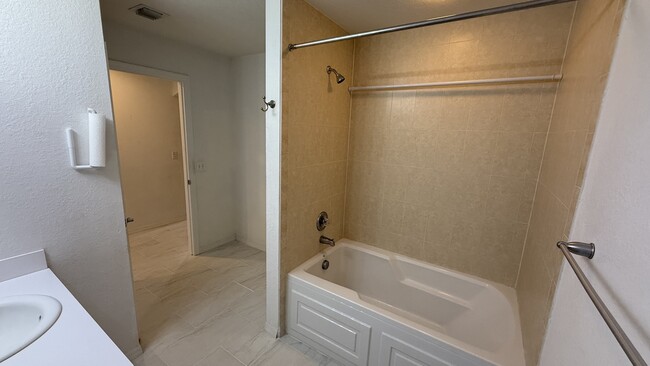 Building Photo - 1802 Blue Heron Ln