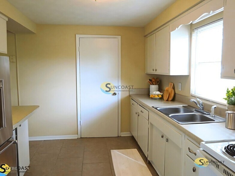 Building Photo - 454 Gano Ct