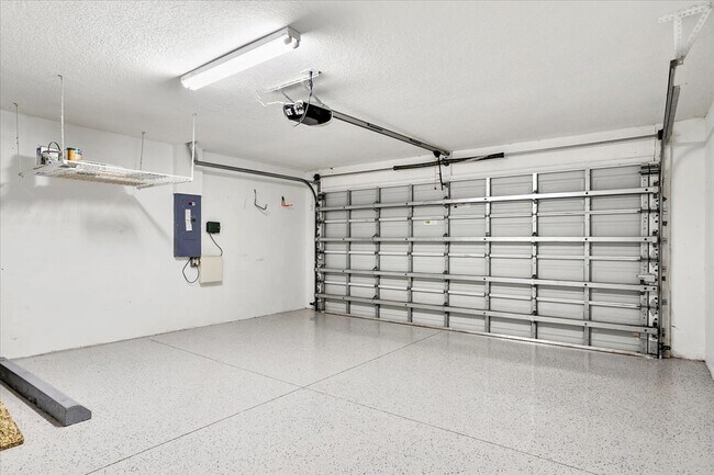 Building Photo - 15234 Searobbin Dr