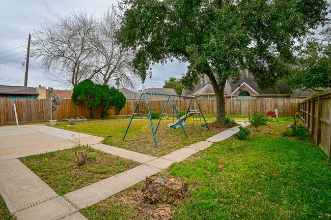 Building Photo - 12227 Meadowglen Dr