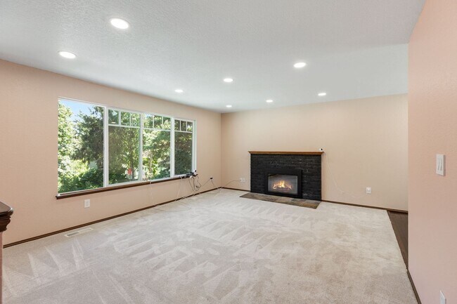 Building Photo - 8620 Shadow Wood Dr