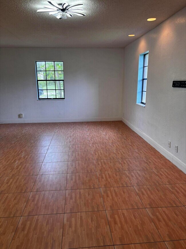 Building Photo - 12761 Westhampton Cir