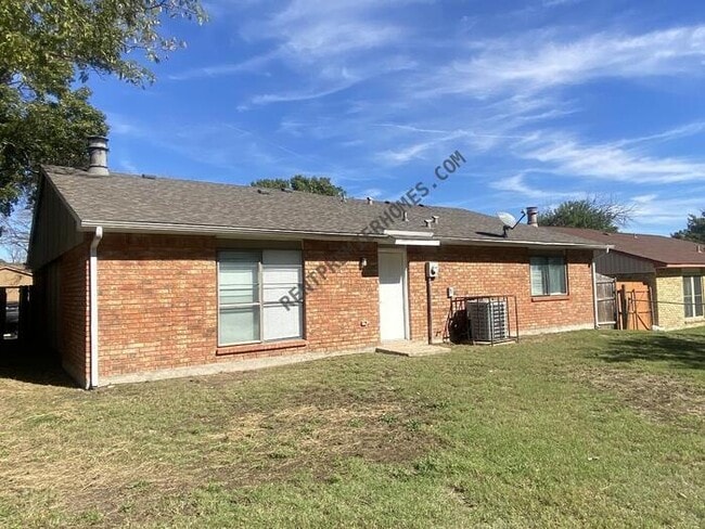 Building Photo - 7124 Nutmeg Ln