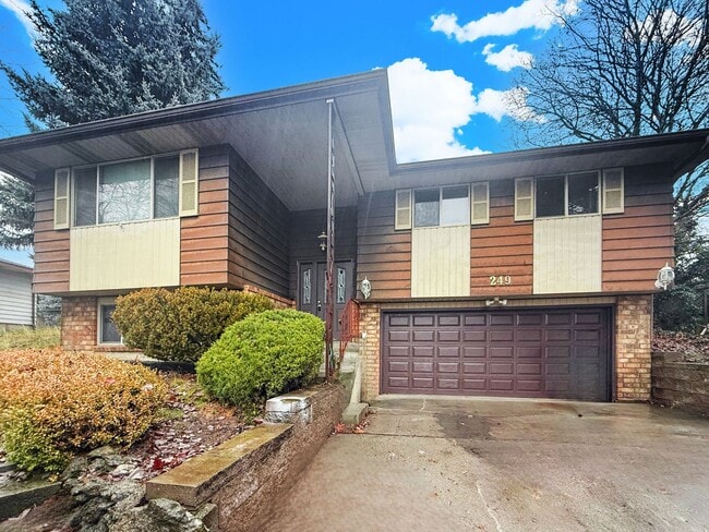 Primary Photo - Beautifully Updated 3-Bed, 2-Bath Home – 2,088 Sq Ft with 2-Car Garage