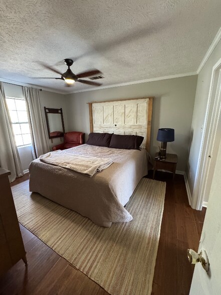 Building Photo - 128 Cedar Ln