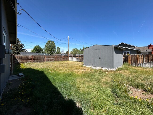Building Photo - Remodeled 3 Bedroom / 1 Bathroom House on ...