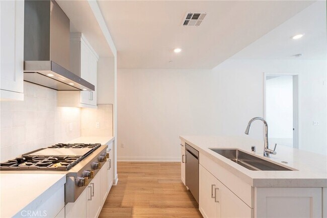 Building Photo - 3211 Rivington