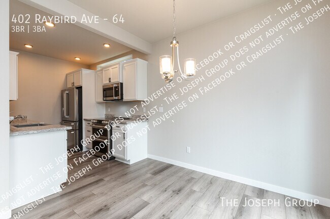 Building Photo - 402 Raybird Ave