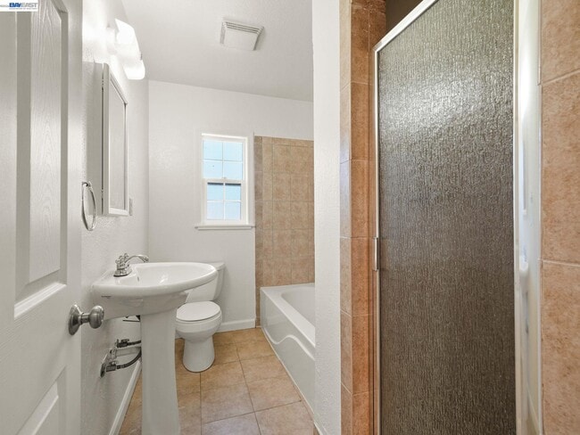 Building Photo - 72 Orchard Ct