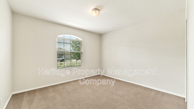 Building Photo - 233 Willow Crest