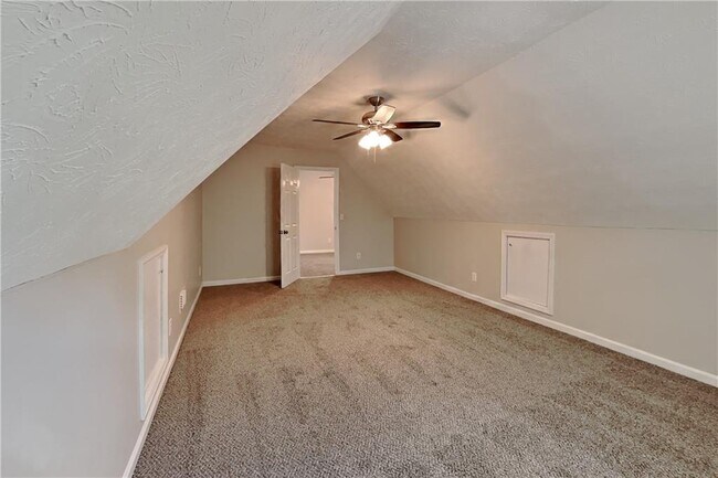 Building Photo - 145 Riversong Dr