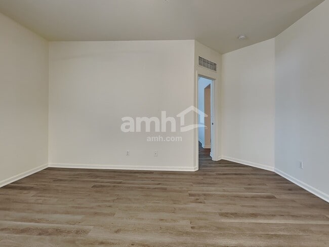 Building Photo - 6405 W Pioneer St