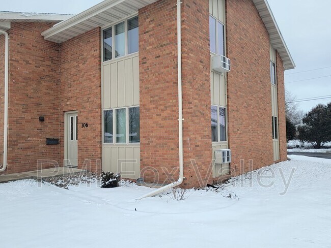 Building Photo - 104 Sycamore St