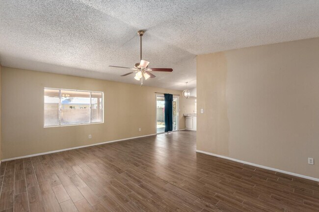 Building Photo - 2113 N Los Altos Dr