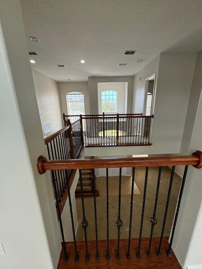 Building Photo - BRISTOL ESTATES 4 BEDRROM, 4 BATHROOMS, 3 CAR GARAGE HOUSE