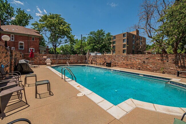 Building Photo - 1366 Garfield St