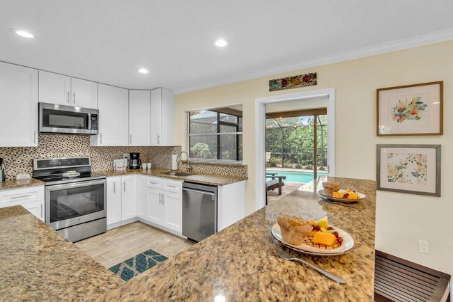Building Photo - 2723 Gulf Gate Dr