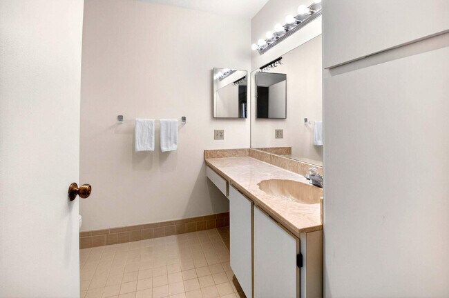 Building Photo - 10938 Roebelini Palm Ct