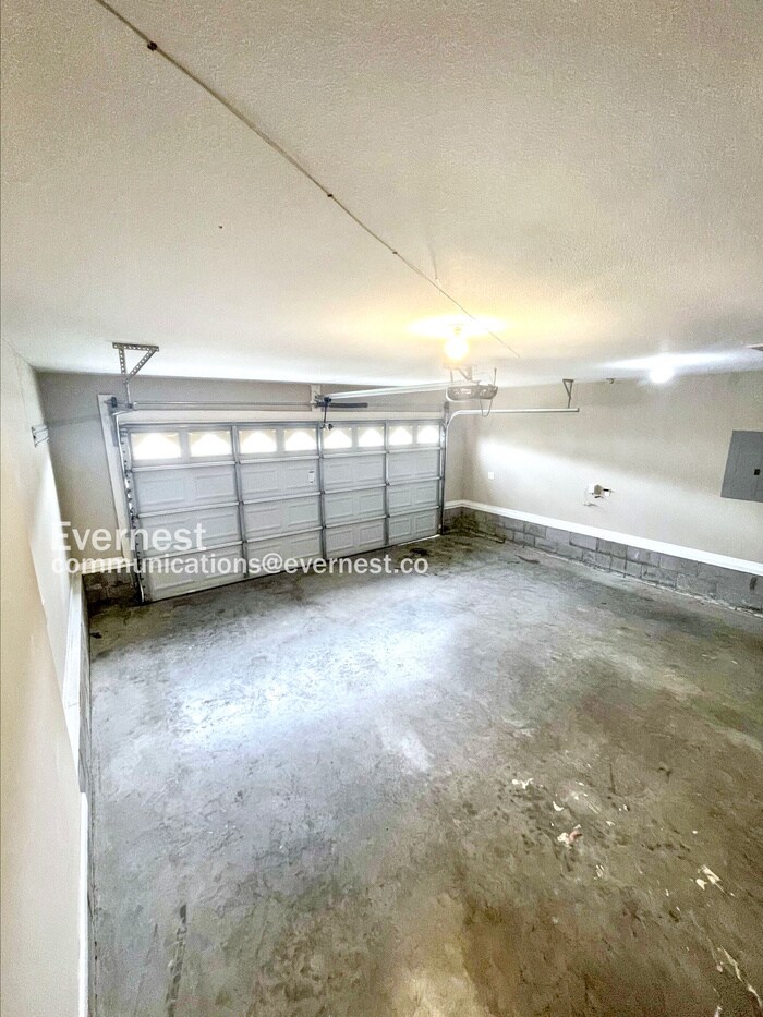 Building Photo - 3740 N Jot Dr