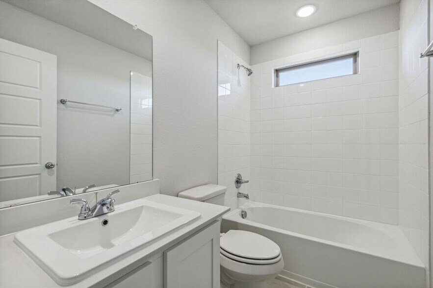 Building Photo - 907 Hazel Dr