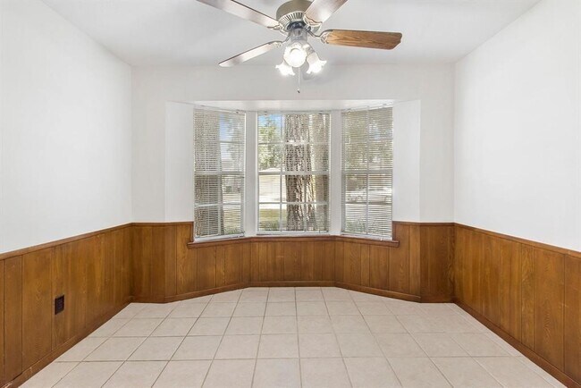 Building Photo - 2106 Wickburn Dr