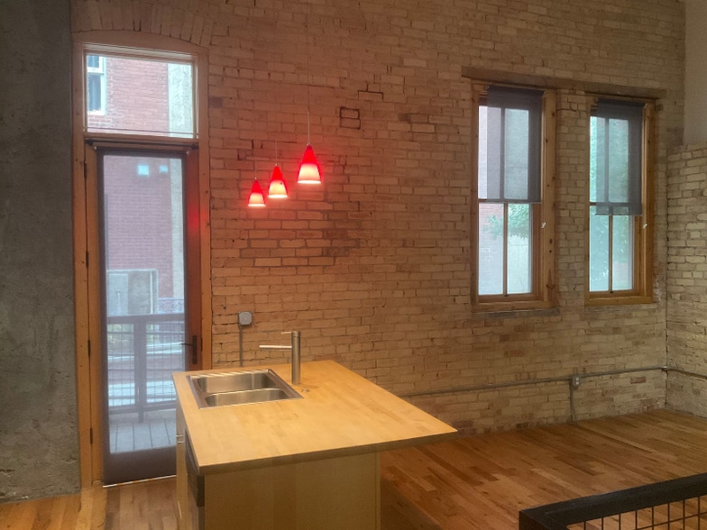 Building Photo - 342 W 200 S